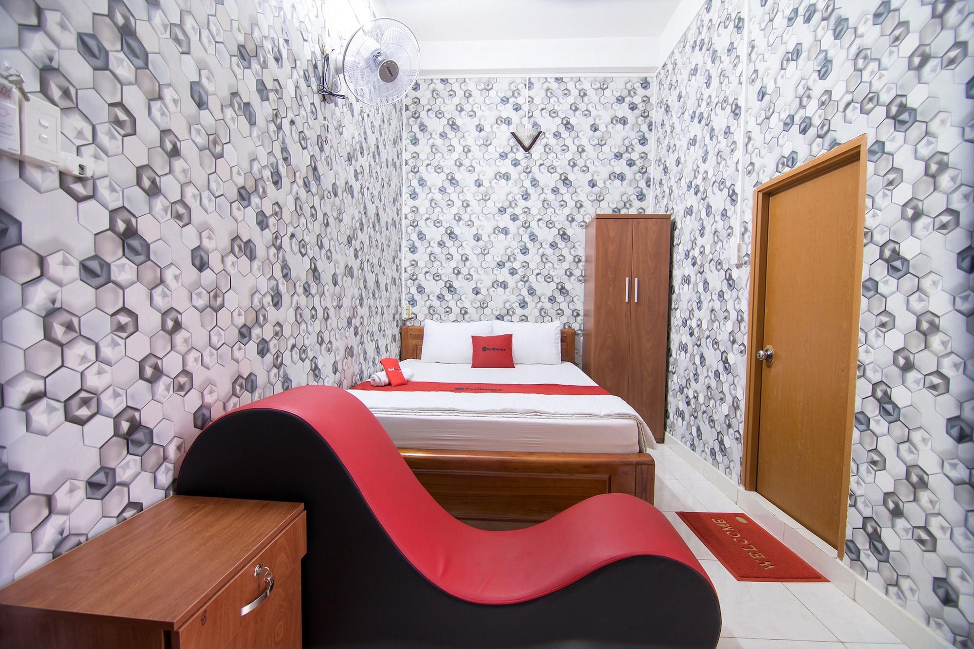 Reddoorz Near Tan Son Nhat Airport 3 Ho Chi Minh City Exterior photo